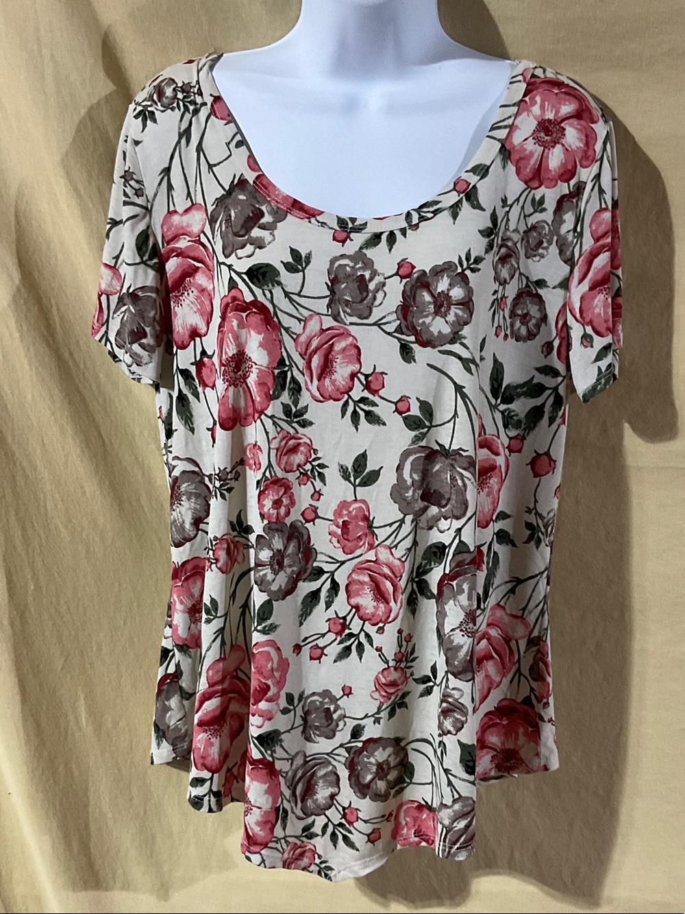 Late August Size XL Scoop Neck Floral Tee in Pink on Cream
